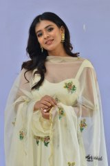 Heeba Patel at 24 Kisses Trailer Launch